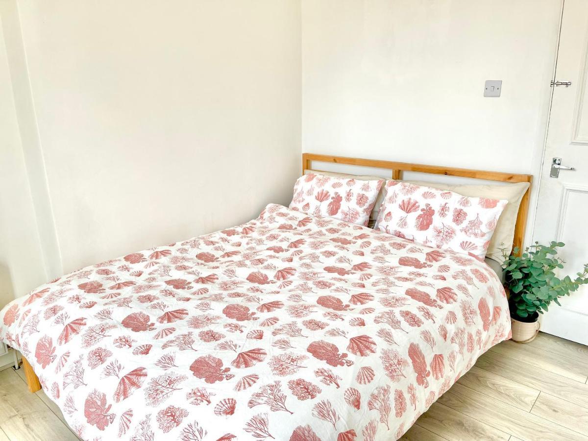 Archway Station Big Bedroom Flat Лондон Экстерьер фото