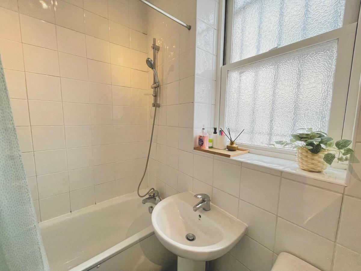 Archway Station Big Bedroom Flat Лондон Экстерьер фото